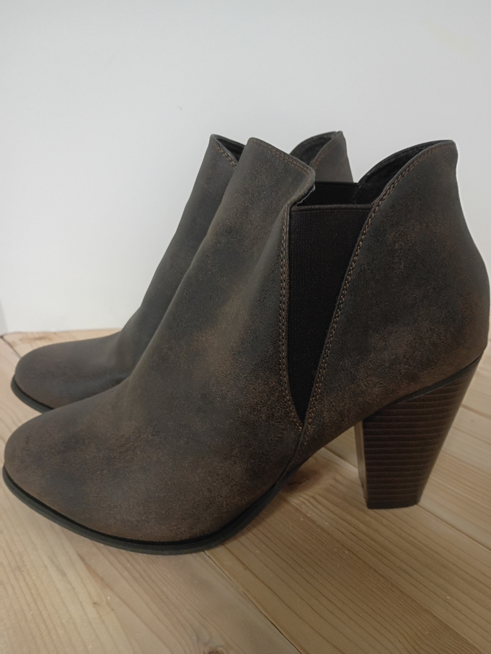 Forever Size 10, 3.5" Heel, Brown Distressed Ankle Heeled Boot, Bootie Slip-On
